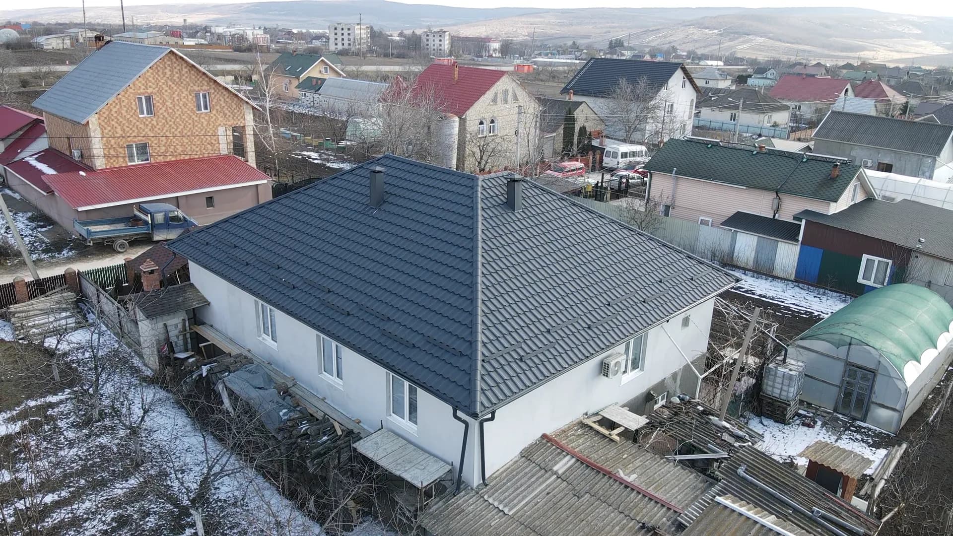 Acoperiș din țiglă cu rocă vulcanică, montat de Imperlux