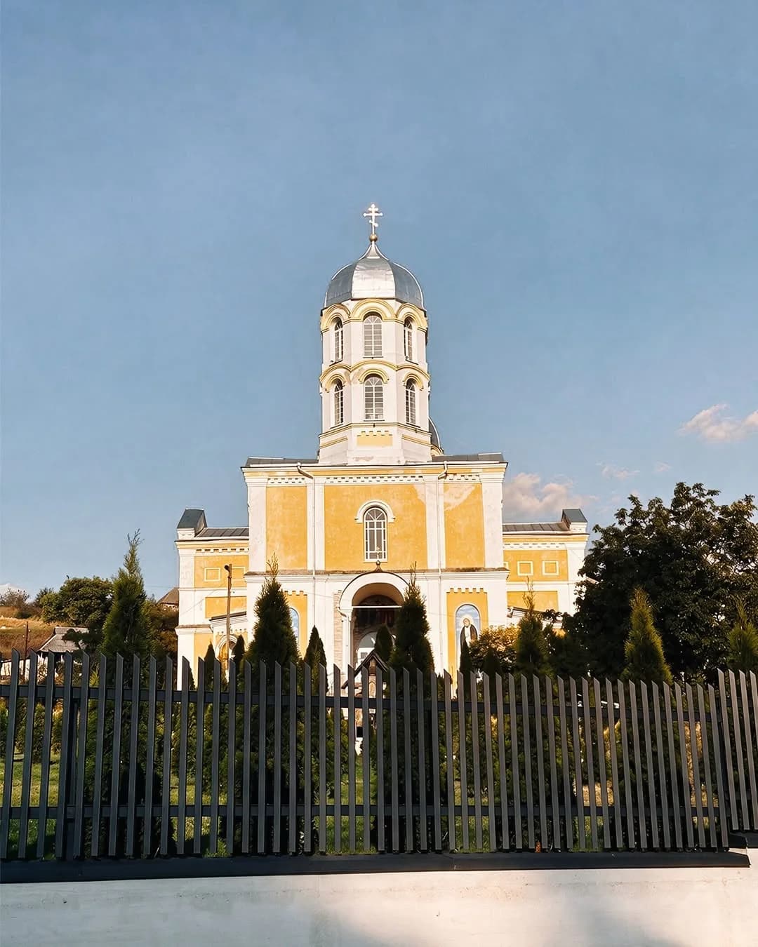 Gard vertical combinat cu IL40 — biserica din Molovata — fotografie 2