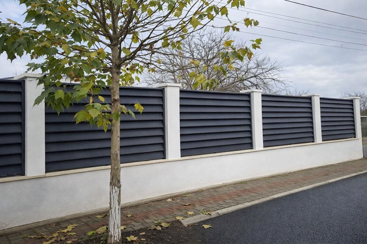 Montaj gard metalic: Ghid practic pentru instalarea corectă a gardului