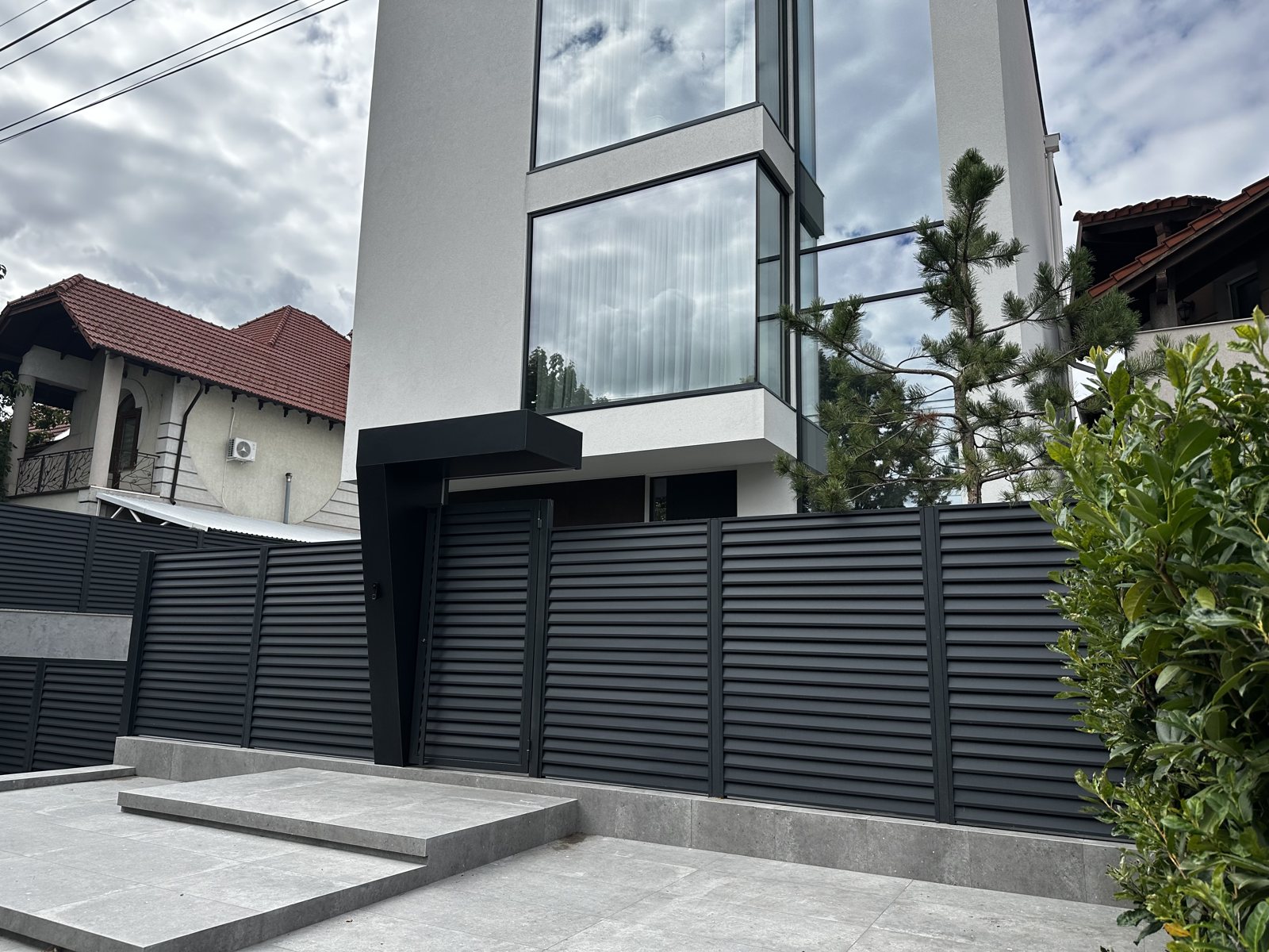 Gard identic pe ambele fețe și poartă bifold — Dorin Galben - 2
